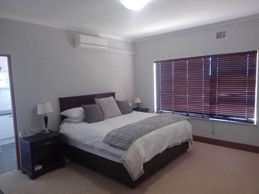 6 Bedroom Property for Sale in Aston Bay Eastern Cape